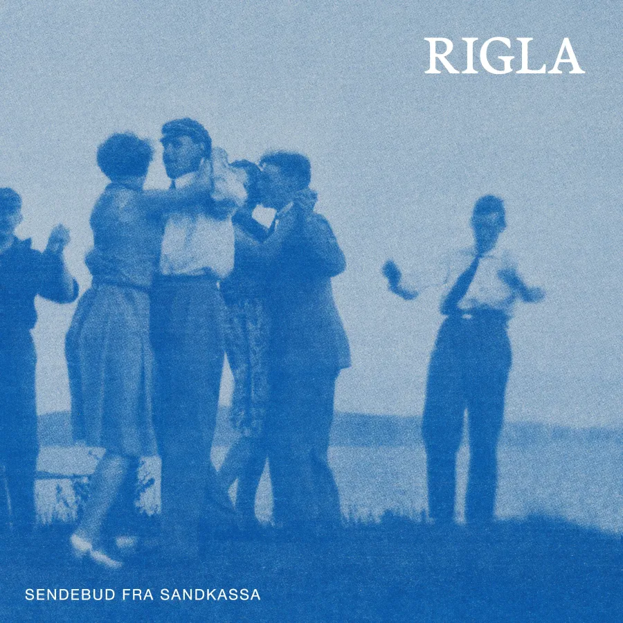 DIG026LP Rigla Sendebud fra sandkassa